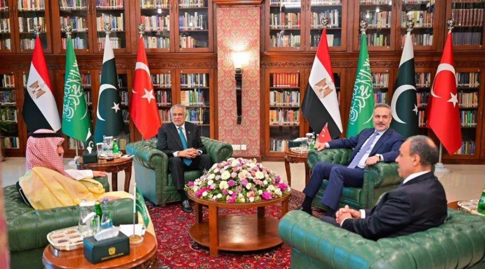 Geçtiğimiz mart ayı sonlarında düzenlenen dörtlü toplantıda Pakistan, Türkiye, Suudi Arabistan ve Mısır dışişleri bakanları, gerilimi azaltma çabalarını görüşmek üzere bir araya geldi (Mısır Dışişleri Bakanlığı)