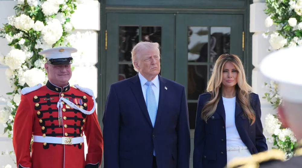 الرئيس الأميركي دونالد ترمب والسيدة الأولى ميلانيا ترمب يشاركان في فعالية في البيت الأبيض بالعاصمة واشنطن، 6 أبريل 2026 (أ.ب)