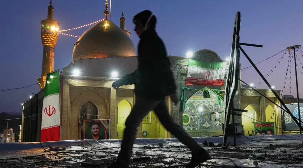 مجمع ديني تقول السلطات الإيرانية إنه تعرض لغارة جوية في زنجان - إيران (أ.ب)