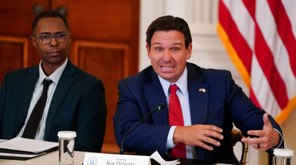 حاكم ولاية فلوريدا الأميركية رون ديسانتيس (رويترز)