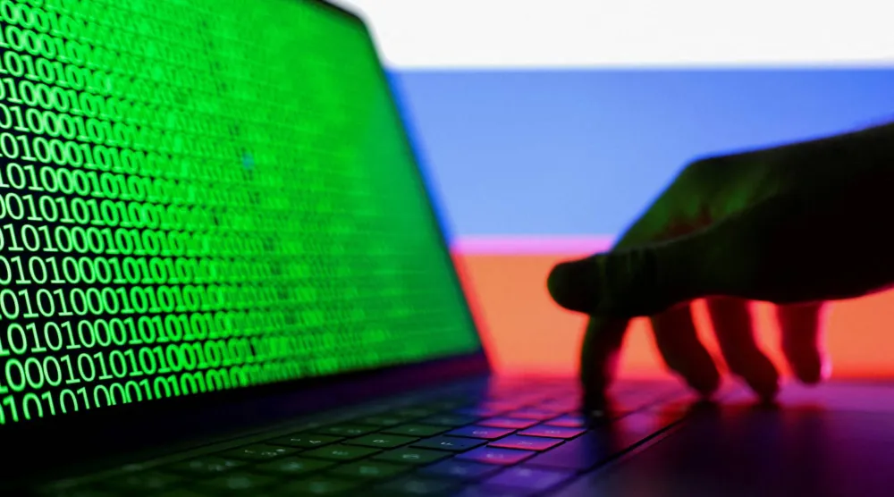 الاحتيال تحوّل من استهداف الأنظمة التقنية إلى التلاعب بالسلوك البشري ما يغيّر طبيعة التهديد بشكل جذري (رويترز)