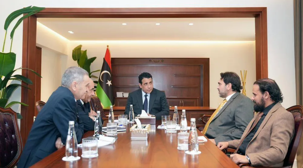 صورة وزعها المجلس الرئاسي الليبي لاجتماع المنفي باللجنة الاقتصادية