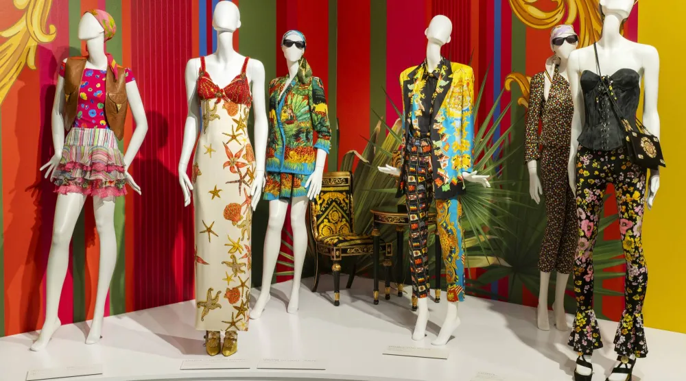 جانب من المعرض الاستعادي (فيرساتشي)