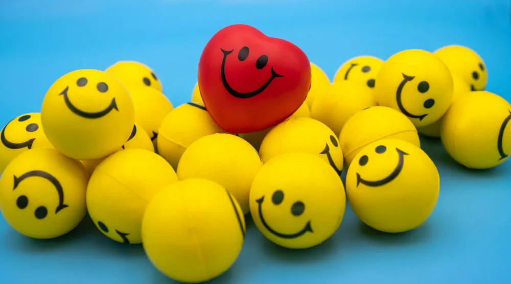 طريقة تفكير الإنسان ونظرته إلى الحياة يمكن أن تُحدث فرقاً ملموساً في جودة حياته (بيكسلز)