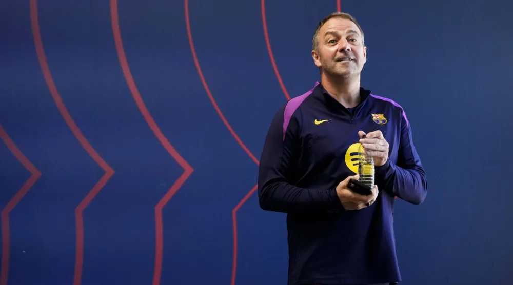 الألماني هانسي فليك مدرب برشلونة (إ.ب.أ)