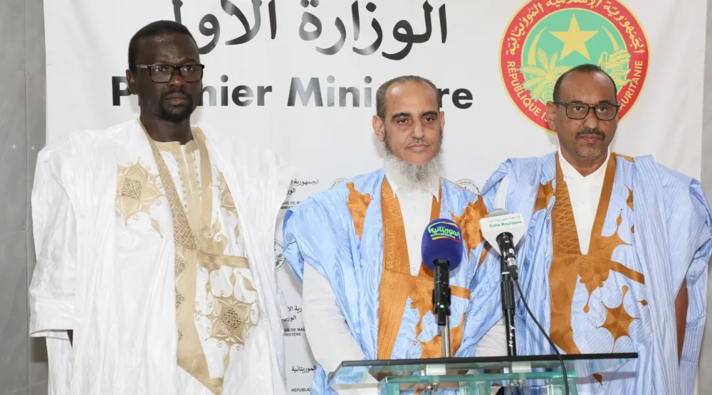 زعيم المعارضة متحدثاً في لقاء سابق للإعلام العمومي (الوزارة الأولى)