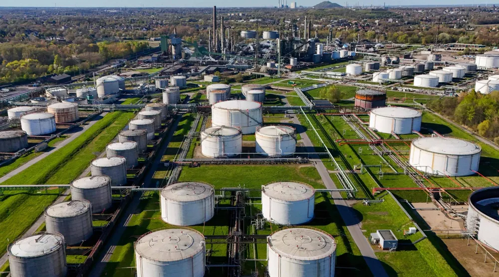 مستودع وقود غرب ألمانيا (أ.ف.ب)