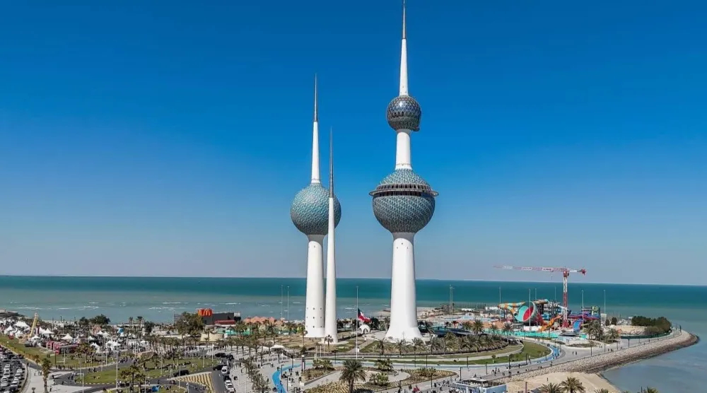 دعت وزارة الداخلية الكويتية المواطنين والمقيمين إلى ضرورة «البقاء في المنازل وتجنب الخروج إلا لحالات الضرورة القصوى» (كونا)