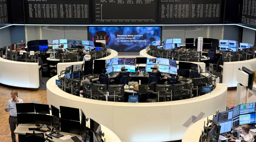 رسم بياني لمؤشر أسعار الأسهم الألماني «داكس» في بورصة فرانكفورت (رويترز)