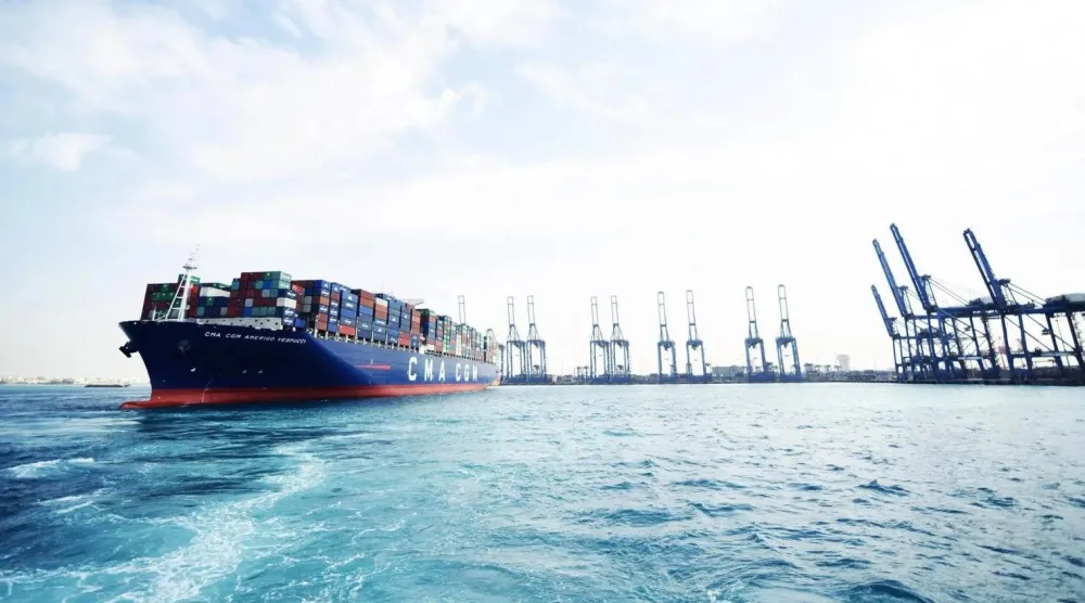 إحدى سفن الحاويات في موانئ السعودية (واس)