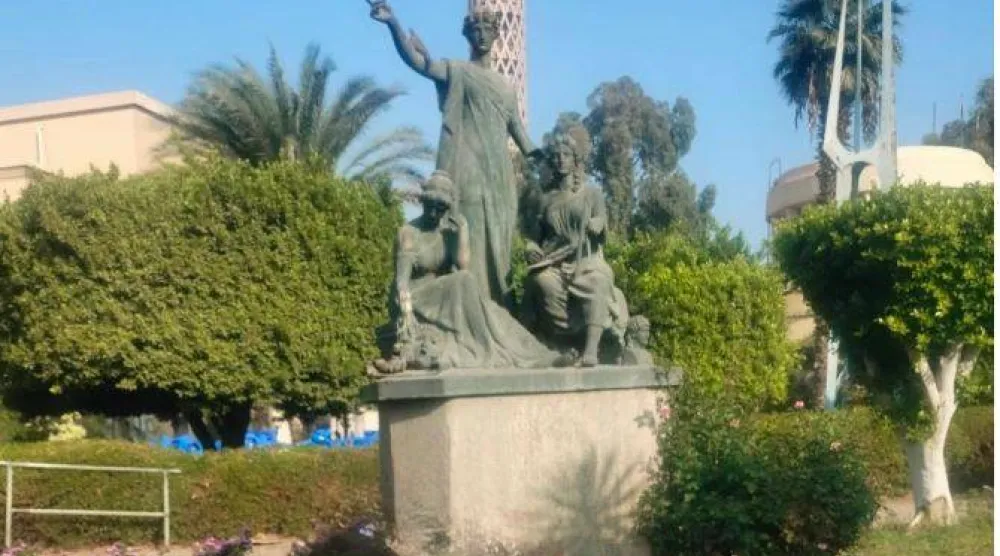 ساحة الأوبرا تضم العديد من التماثيل والأعمال الفنية (الشرق الأوسط)