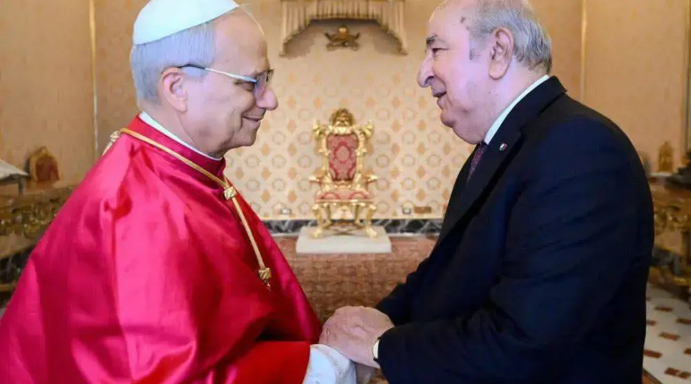 الرئيس الجزائري مع البابا ليون الرابع عشر في إيطاليا في 25 يوليو الماضي (الرئاسة الجزائرية)