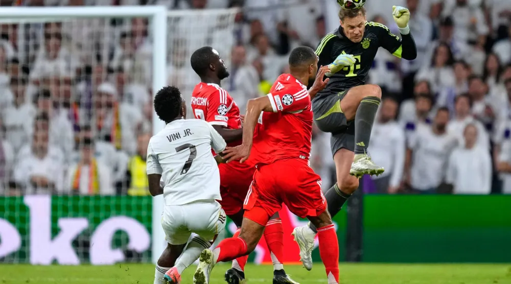 نوير سجل تألقاً لافتاً في الموقعة الأوروبية أمام الريال (أ.ف.ب)