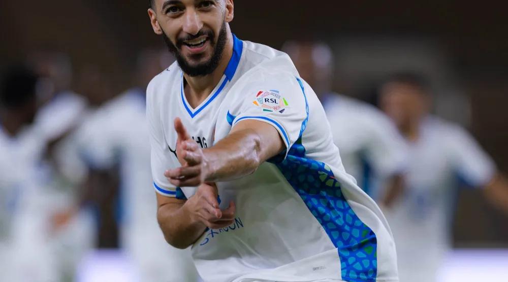 بن رحمة لاعب نيوم محتفلاً بأحد أهداف فريقه (نادي نيوم)