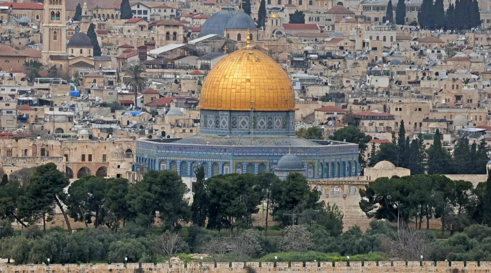 قوات الاحتلال الإسرائيلي واصلت إغلاق المسجد الأقصى أمام المصلين المسلمين لليوم الأربعين على التوالي (أ.ف.ب)