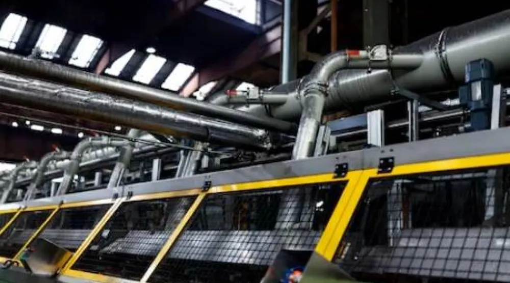 خطوط الإنتاج الحديثة في مصنع الصلب في غورغسماريينهوتّه (رويترز)