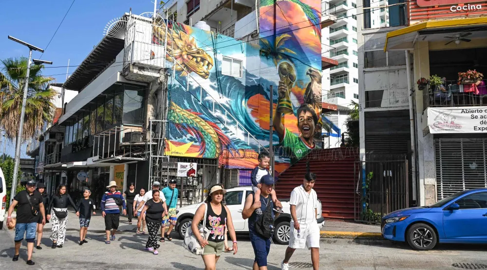 السفر لحضور كأس العالم في الولايات المتحدة والمكسيك وكندا لا يزال يؤرق المشجعين (أ.ف.ب)