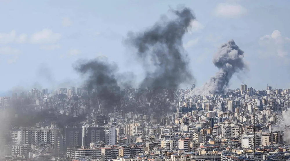 دخان يتصاعد من مواقع غارات إسرائيلية على بيروت والضاحية الجنوبية 8 أبريل 2026 (أ.ف.ب)
