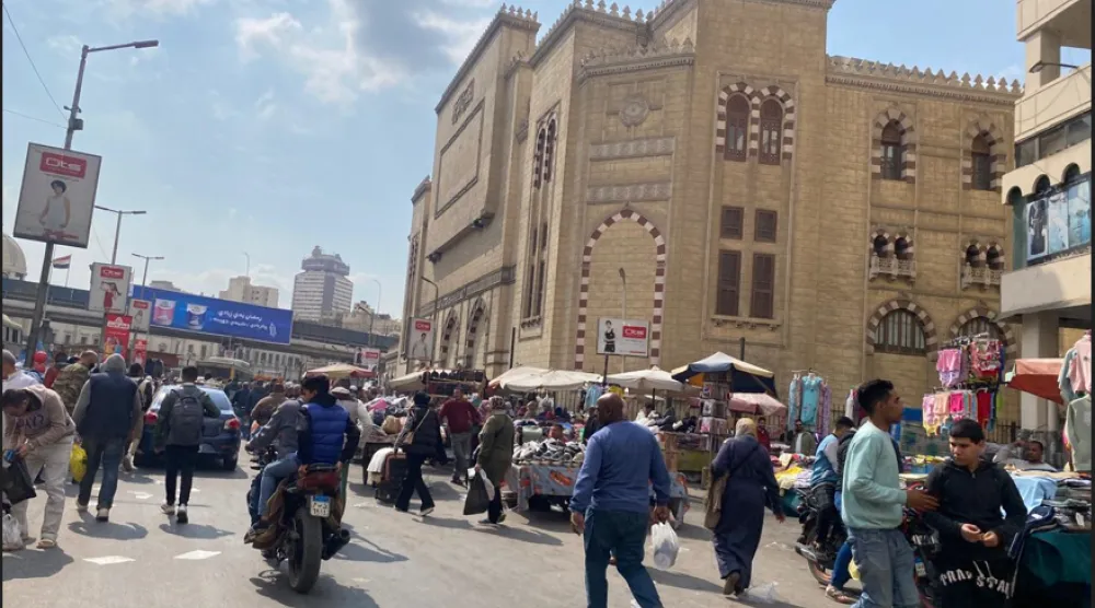«سوق العتبة» الشعبي في وسط القاهرة (الشرق الأوسط)