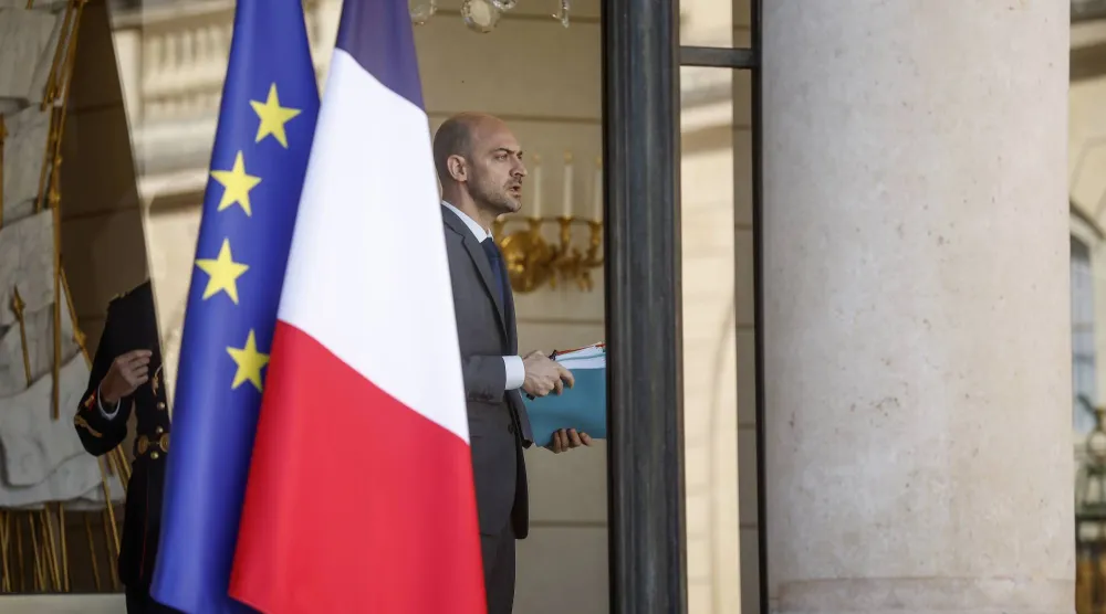 وزير الخارجية الفرنسي جان نويل بارو داخل قصر الإليزيه عقب اجتماع مجلس الوزراء بباريس 8 أبريل 2026 (إ.ب.أ)
