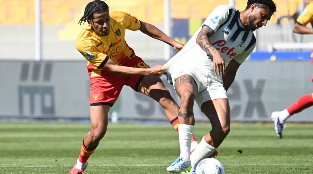 إيدرسون خلال إحدى مباريات أتالانتا في الدوري الإيطالي (د.ب.أ)