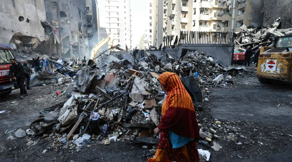 جانب من الدمار في منطقة كورنيش المزرعة بعد يوم على القصف الإسرائيلي الذي استهدف المنطقة (أ.ف.ب)