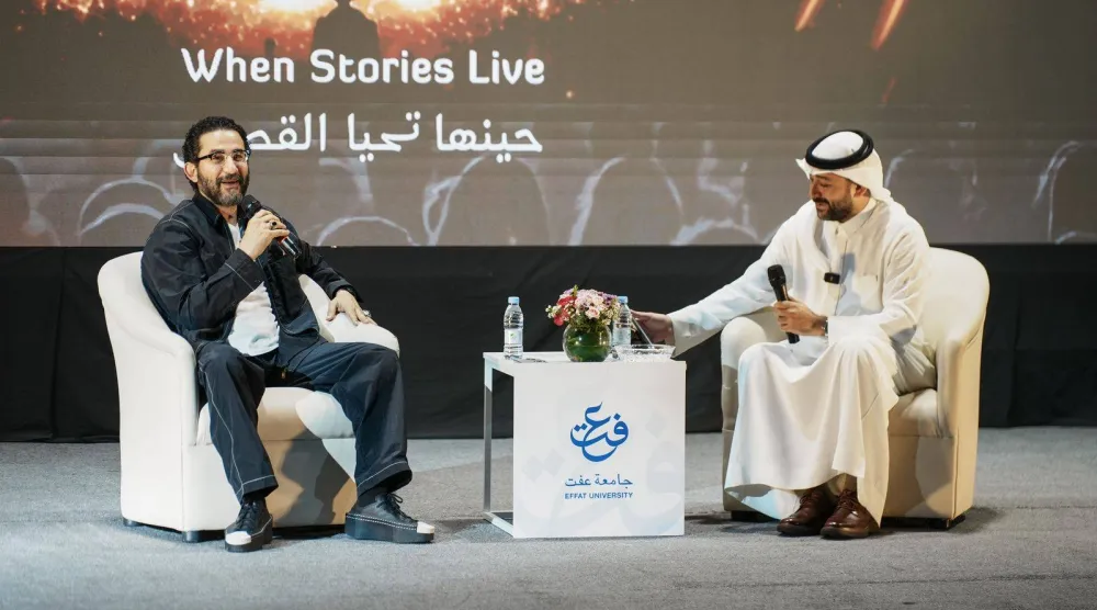 ياسر السقاف يحاور أحمد حلمي في جامعة عفت (الشرق الأوسط)