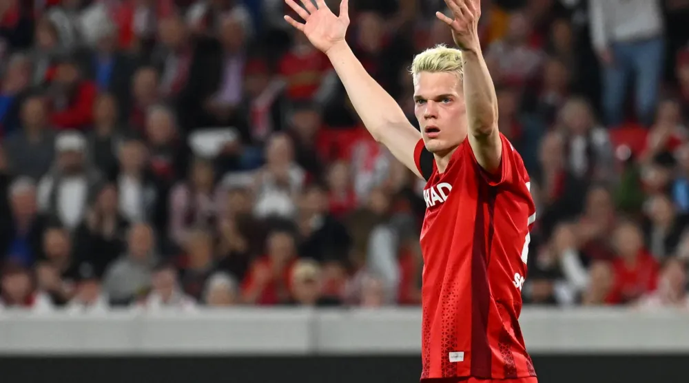 ماتياس جينتر مدافع فرايبورغ المتألق (أ.ف.ب)