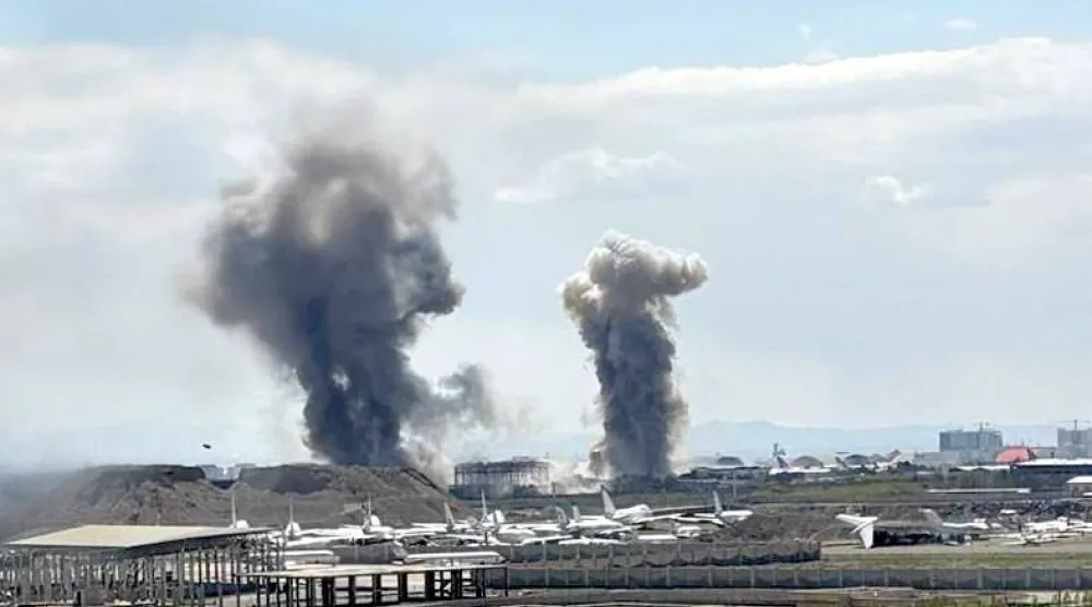 ضربات على مطار مهر آباد غرب طهران الثلاثاء (شبكات التواصل)