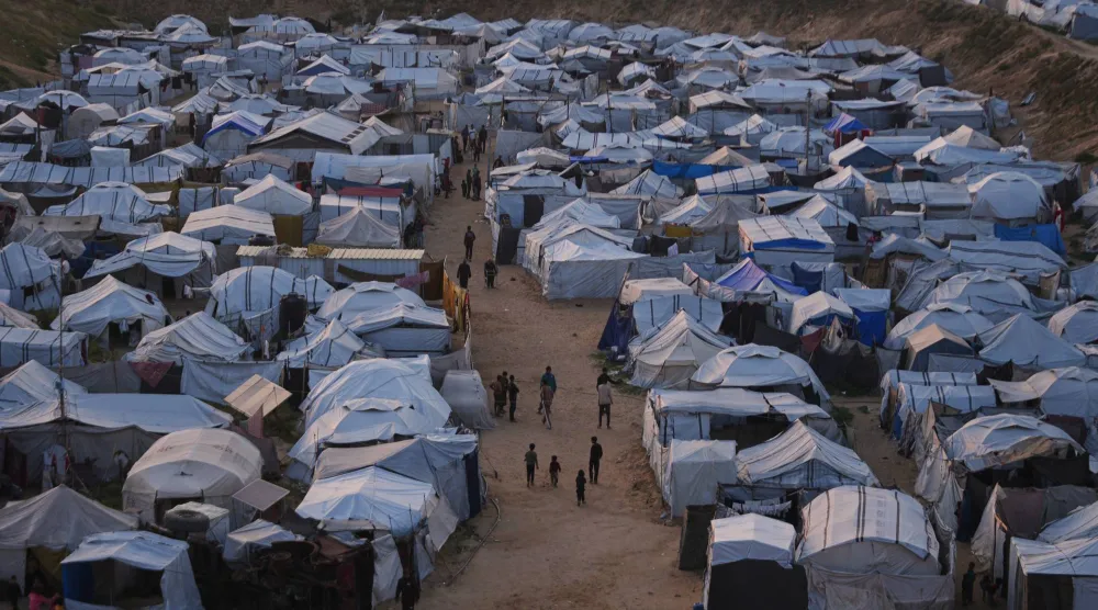 مخيم للنازحين الفلسطينيين في خان يونس بجنوب قطاع غزة (أ.ب)