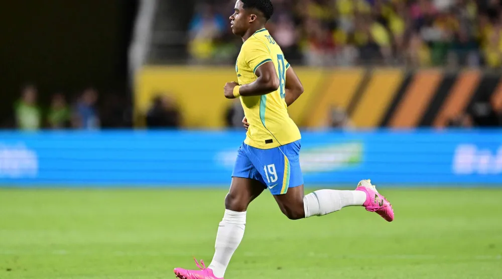 الشاب البرازيلي إندريك لاعب ليون (أ.ف.ب)