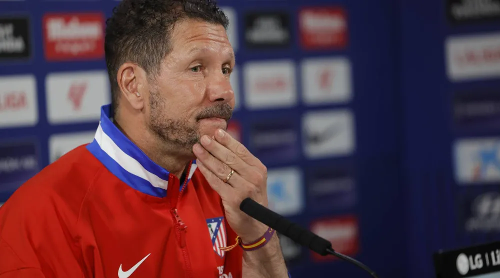 سيميوني خلال المؤتمر الصحافي (إ.ب.أ)