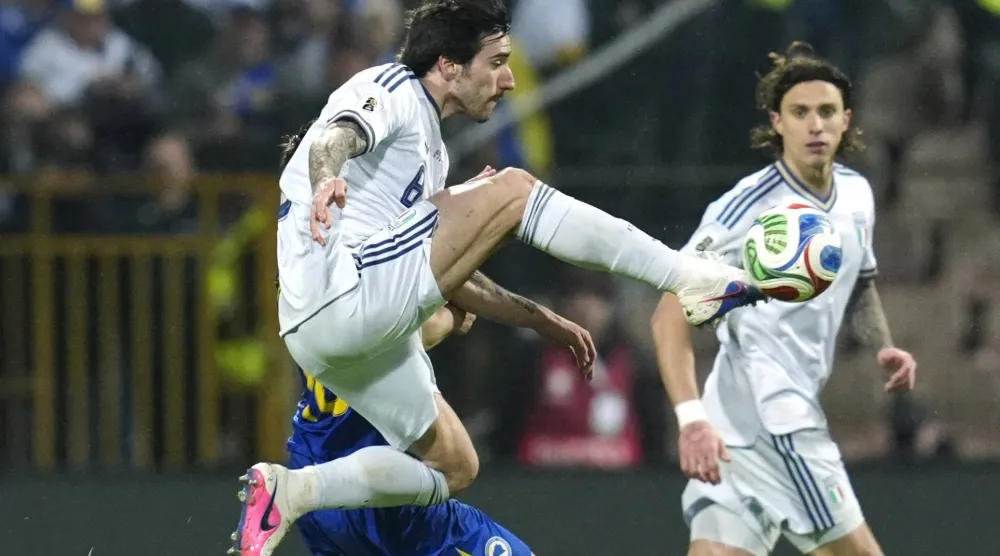 تونالي خلال ظهوره الأخير بقميص المنتخب الإيطالي (رويترز)