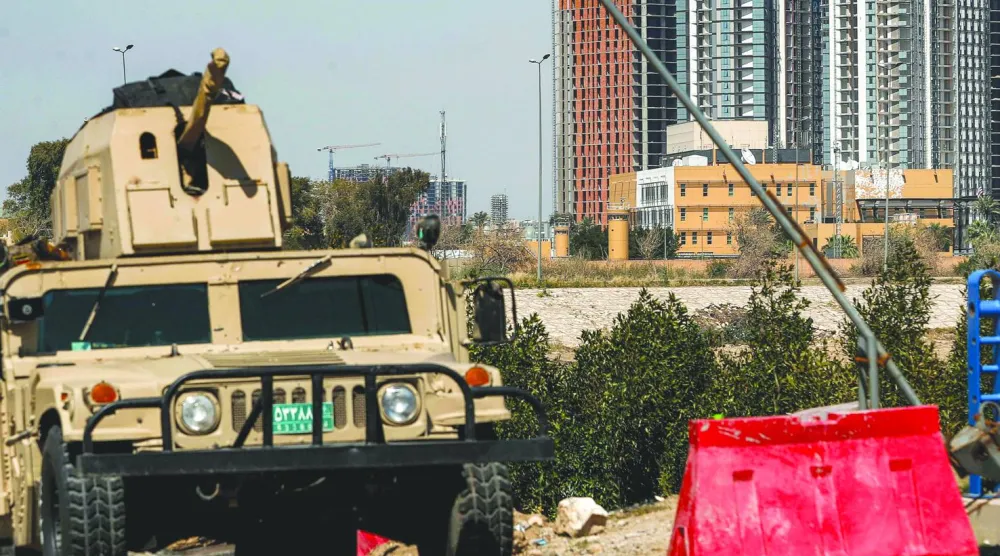 مدرّعة عراقية قرب السفارة الأميركية في بغداد (أ.ف.ب)