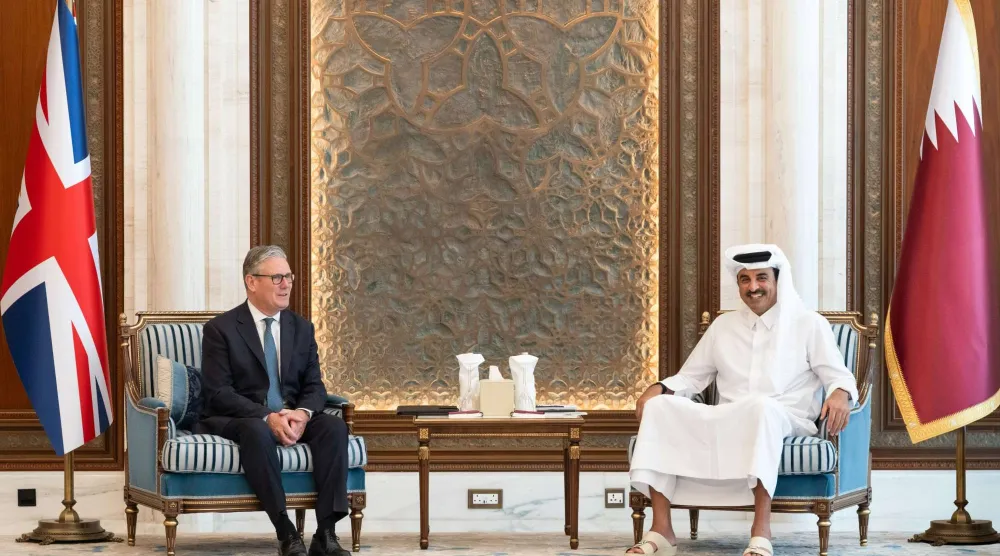 الشيخ تميم بن حمد أمير دولة قطر يلتقي رئيس الوزراء البريطاني كير ستارمر في قصر لوسيل الجمعة (قنا)