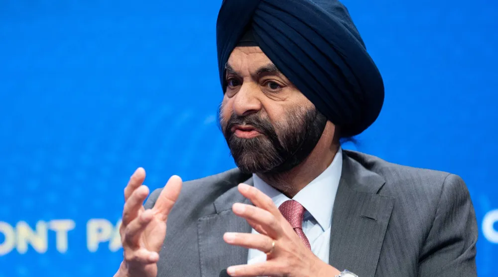 بانغا يلقي كلمة في منتدى عُقد بمبنى المجلس الأطلسي بواشنطن في 7 أبريل (رويترز)