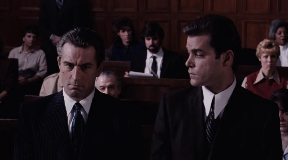 روبرت دي نيرو في مشهد من الفيلم مع  راي ليوتا (imdb)