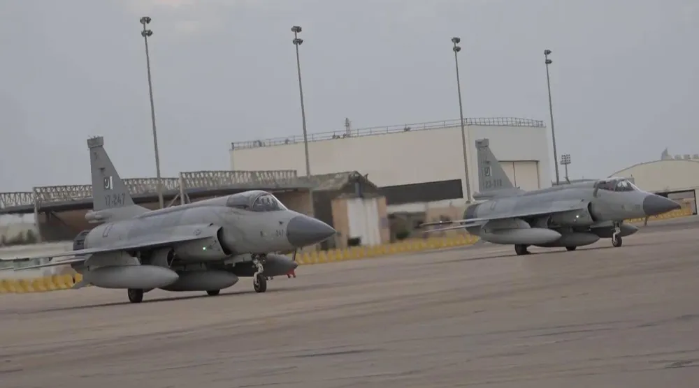 طائرات «جيه إف 17» خلال تدريبات مشتركة في قاعدة الملك عبد العزيز الجوية بالسعودية - فبراير 2024 (القوات الجوية الباكستانية)