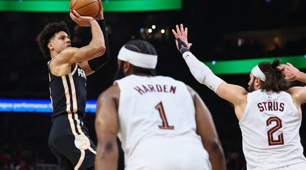 جالين جونسون يسجل لمصلحة أتلانتا في سلة كليفلاند (أ.ب)