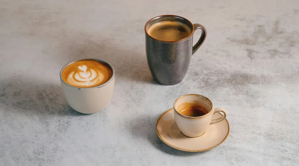 تناول القهوة باعتدال يمكن أن يوفر ترطيباً مشابهاً للماء لدى الأشخاص المعتادين عليها (بيكسلز)