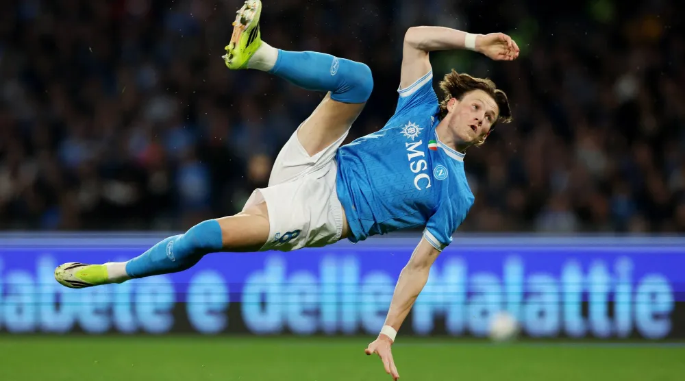 نجم نابولي الاسكوتلندي سكوت مكتوميناي (رويترز)