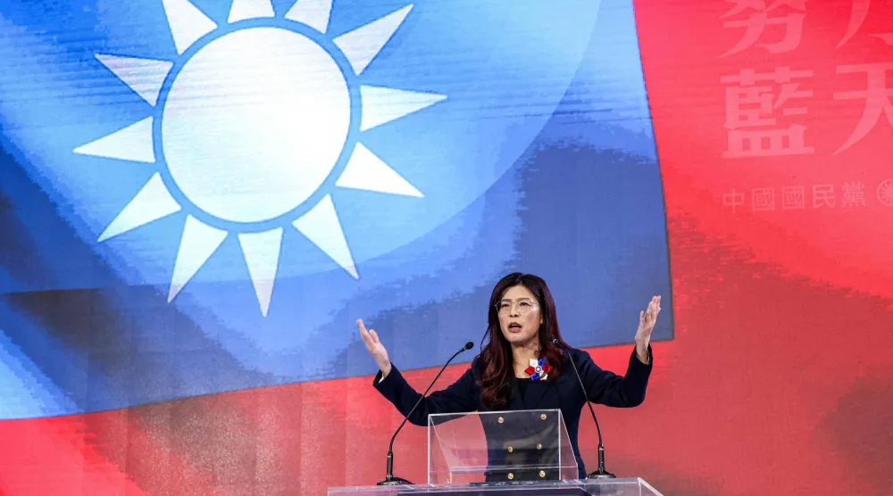 زعيمة المعارضة التايوانية تشنغ لي-وون تلقي خطاباً بالمؤتمر الـ12 لحزبها «كومينتانغ» في تايبيه... 1 نوفمبر 2025 (أ.ف.ب)