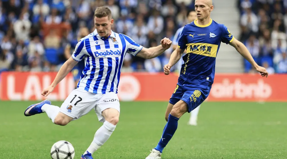 ألافيس يعود بتعادل قاتل من ميدان ريال سوسييداد (إ.ب.أ)