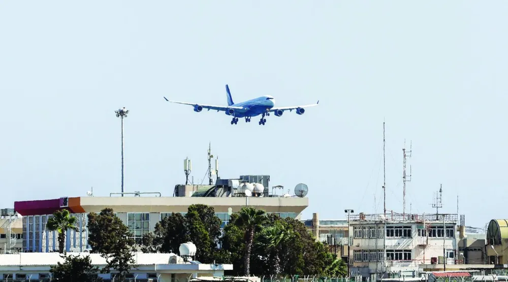 طائرة تقلع من مطار رفيق الحريري الدولي في بيروت (أرشيفية - رويترز)