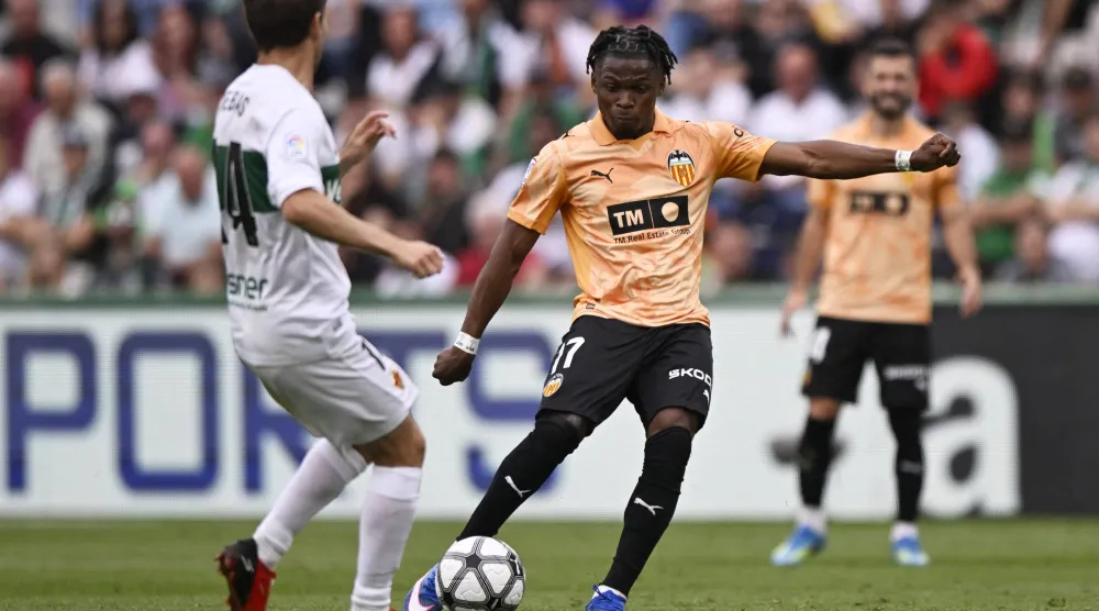 إلتشي هزم ضيفه فالنسيا (رويترز)