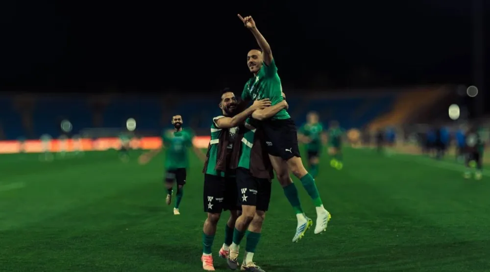 بوطوبة لاعب النجمة محتفلاً بهدفه في نيوم (نادي النجمة)