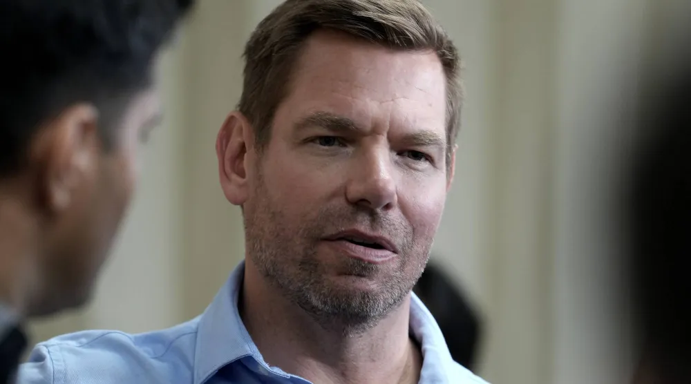 النائب الأميركي الديمقراطي إريك سوالويل (أ.ب)