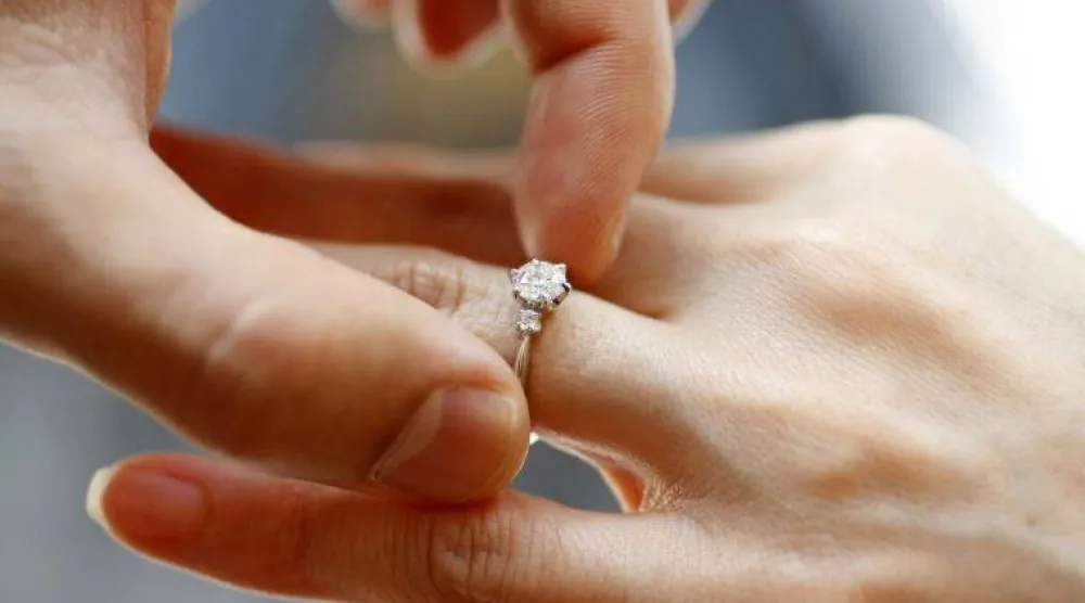 الرجال غير المتزوجين كانوا أكثر عرضة للإصابة بالسرطان بنسبة 70% تقريباً مقارنة بالمتزوجين سابقاً وفقاً للدراسة (أرشيفية - رويترز)