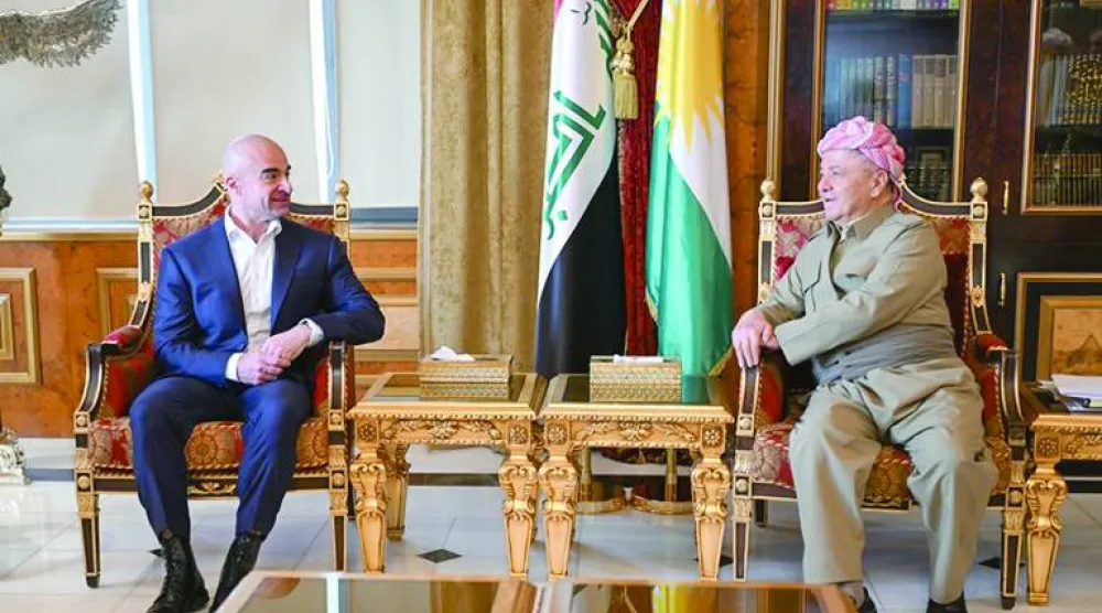 رئيس «الديمقراطي الكردستاني» مسعود بارزاني مستقبِلاً رئيس «الاتحاد الوطني» بافل طالباني (أرشيفية- روداو)