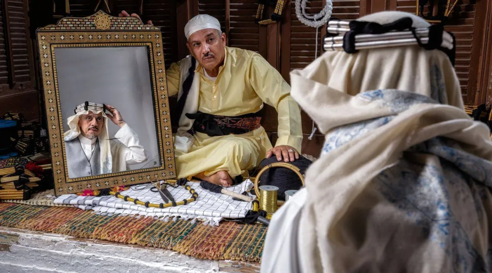 صورة تظهر العقال المقصب المنسوج يدوياً بخيوط الذهب أو الفضة كرمز أصيل من التراث السعودي (إنستغرام)